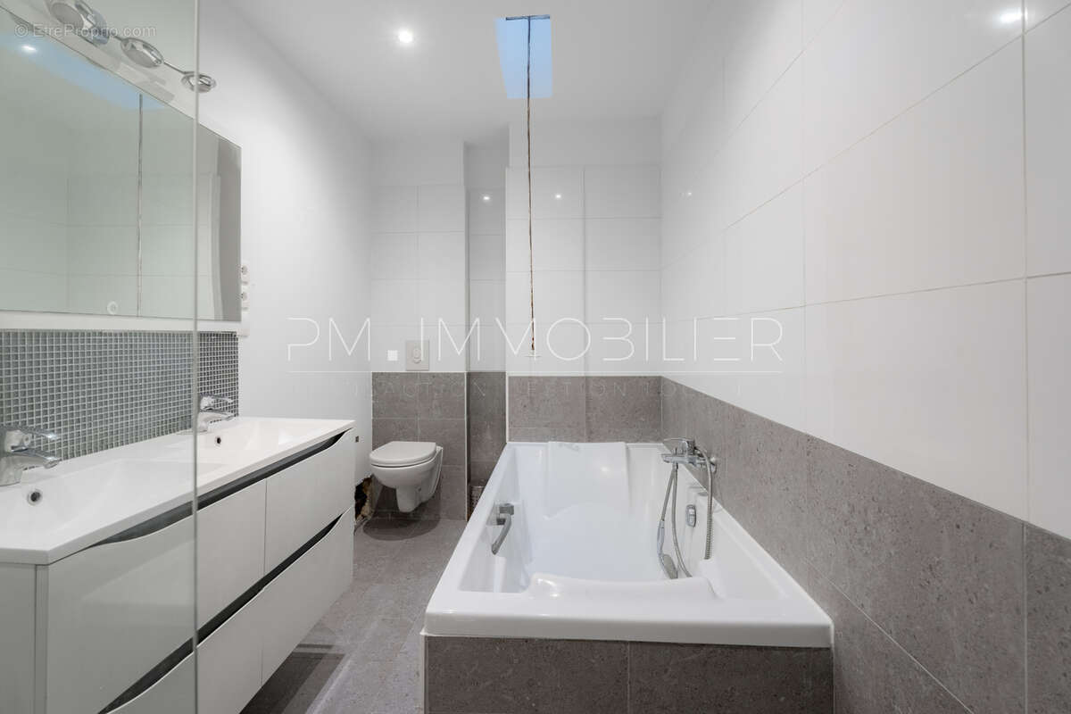 Appartement à MARSEILLE-1E