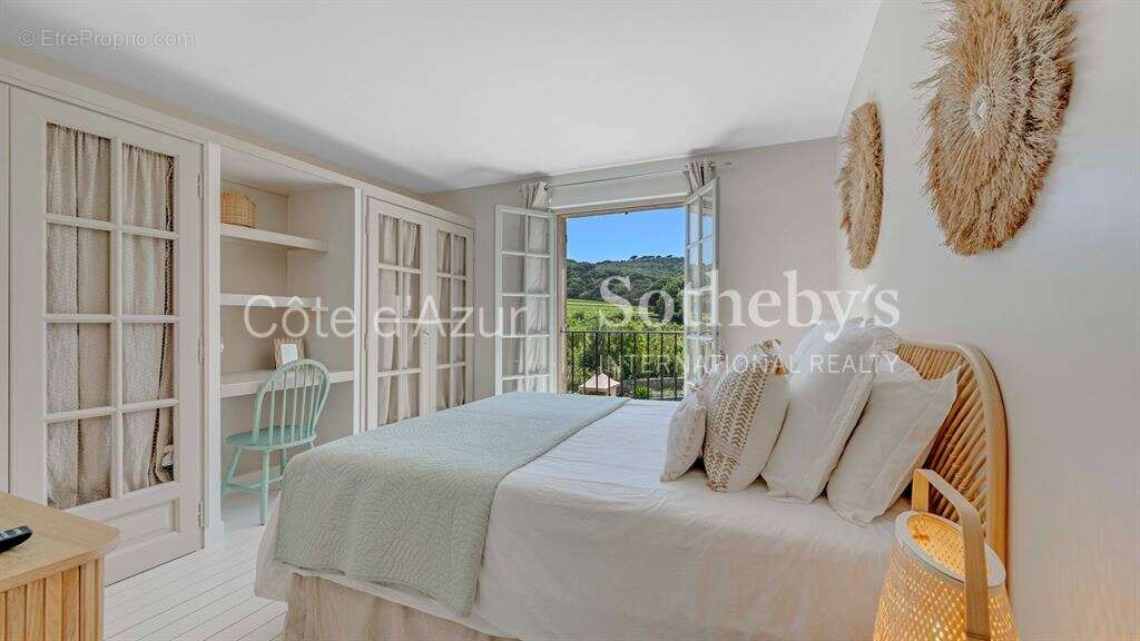 Villa provençale 210 m² avec piscine et jardin paysager proche Pampelonne - photo 11