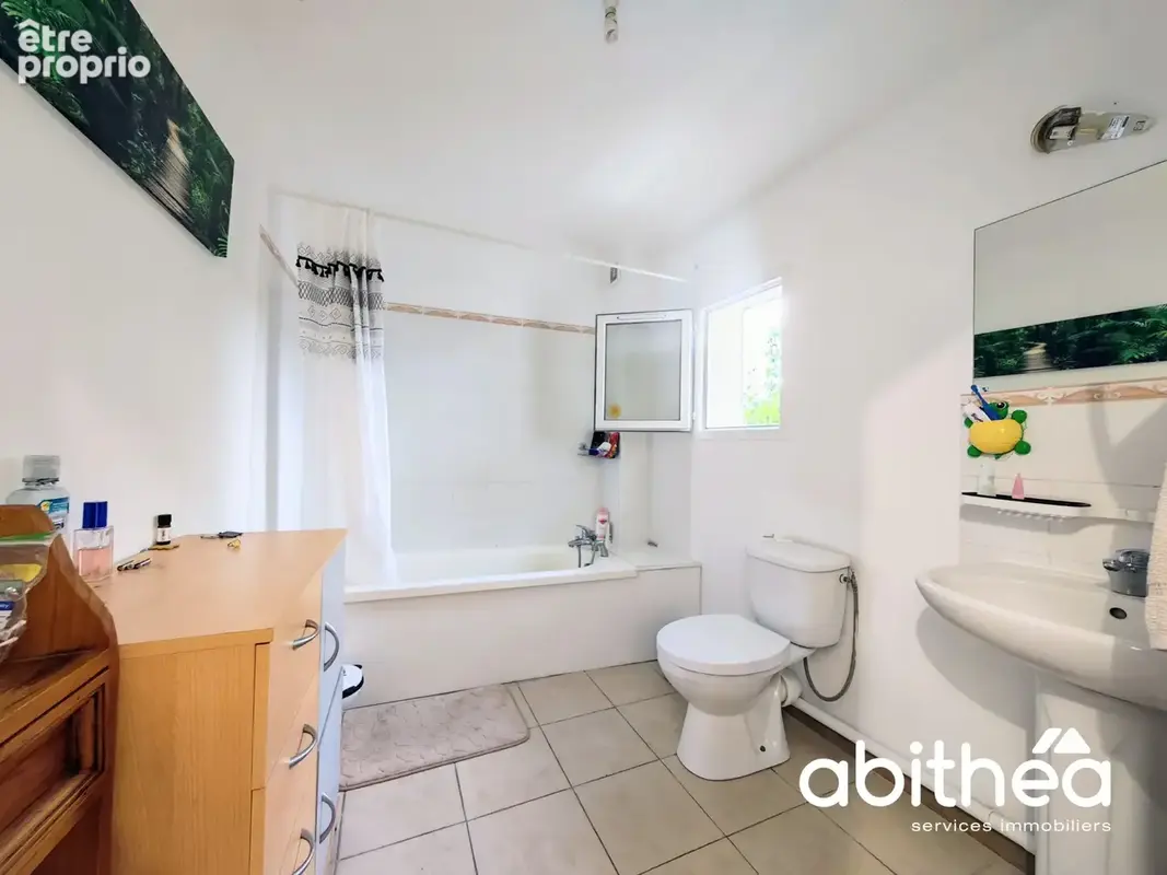 Maison F4 rénovée de 69 m2 en plein cœur des Billaux ! - photo 8