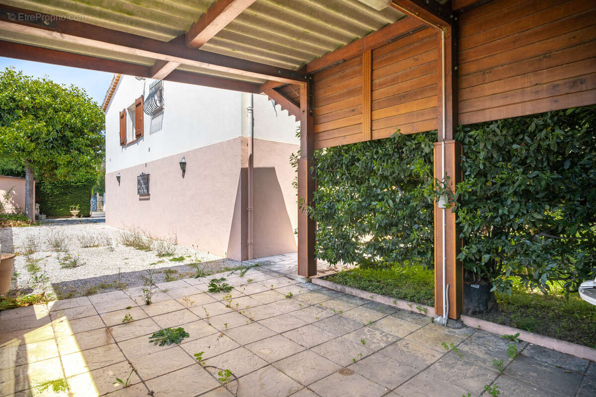 Rare à Mandelieu : maison 124 m2 avec studio, ascenseur et garage de 58 m2 - photo 14