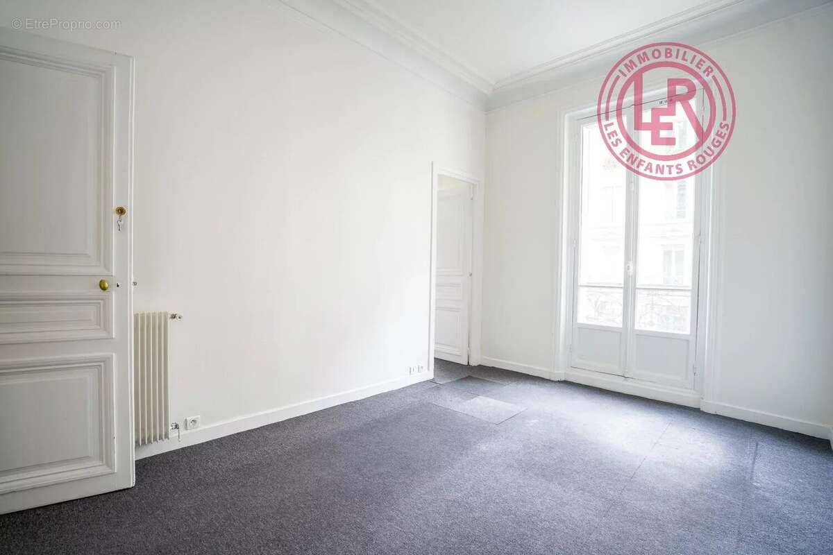 Appartement à PARIS-1E