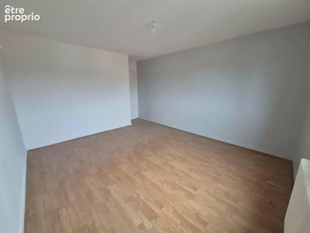 T4 entièrement rénové dans une petite copropriété. Balcon profitable carrelé - photo 15