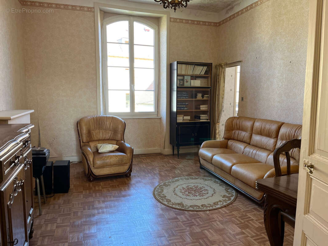 Coussac Bonneval, immeuble de 5 appartements, dépendances et terrain - photo 30