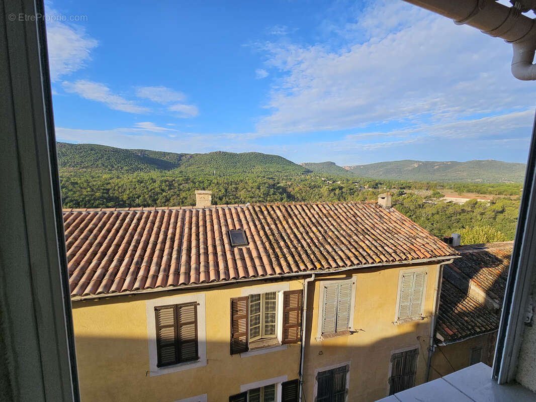 Appartement à BAGNOLS-EN-FORET