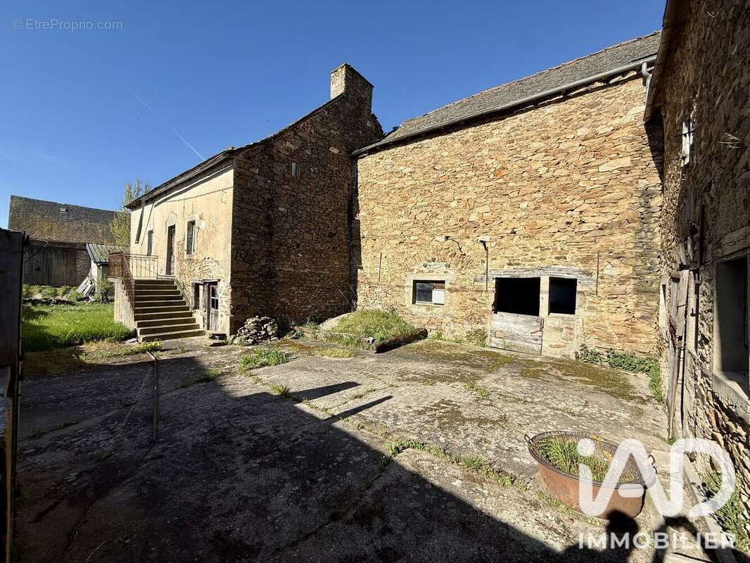 Maison 200 m² à Sauveterre-De-Rouergue  - photo 3