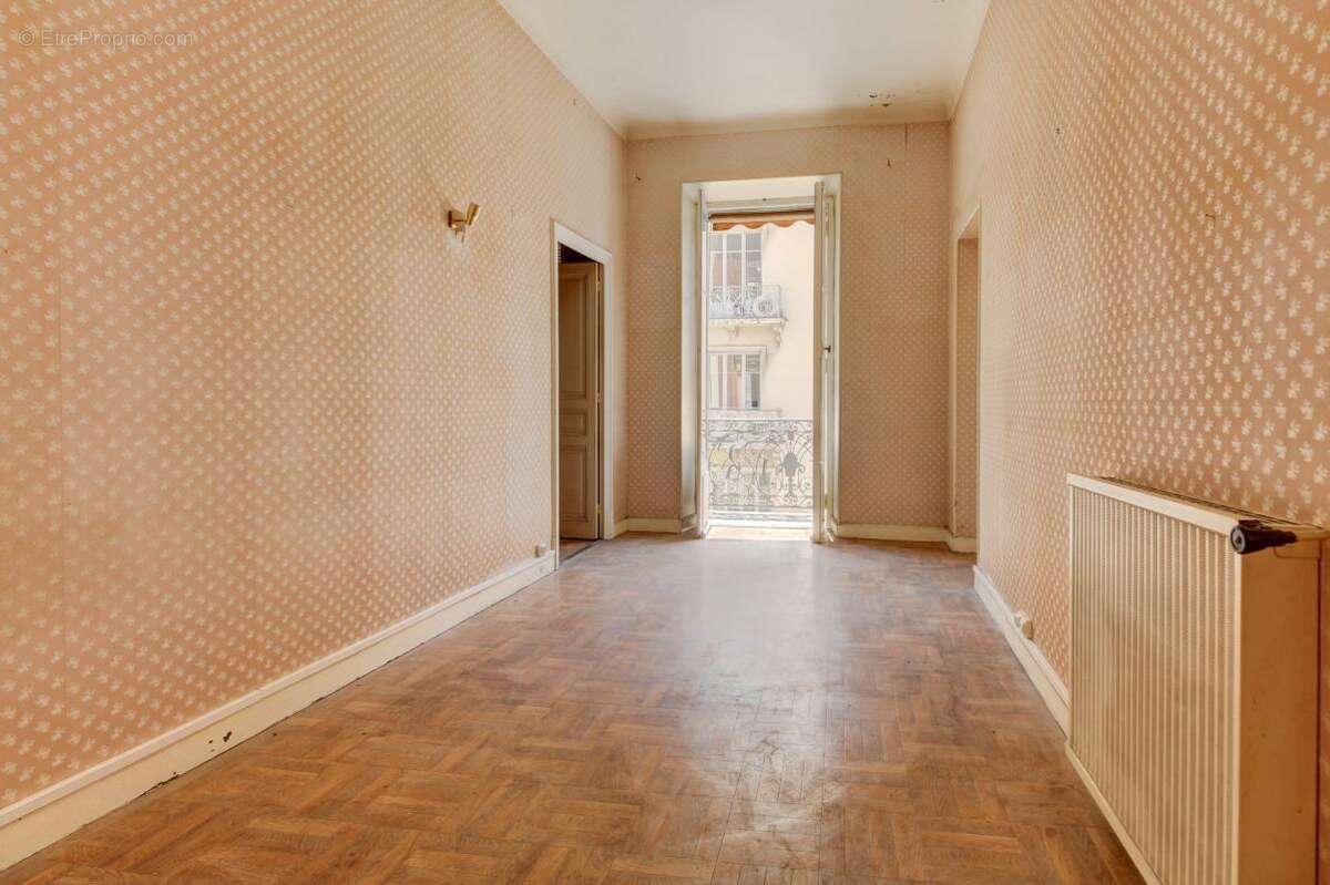 Appartement 5 pièces à rénover - photo 10