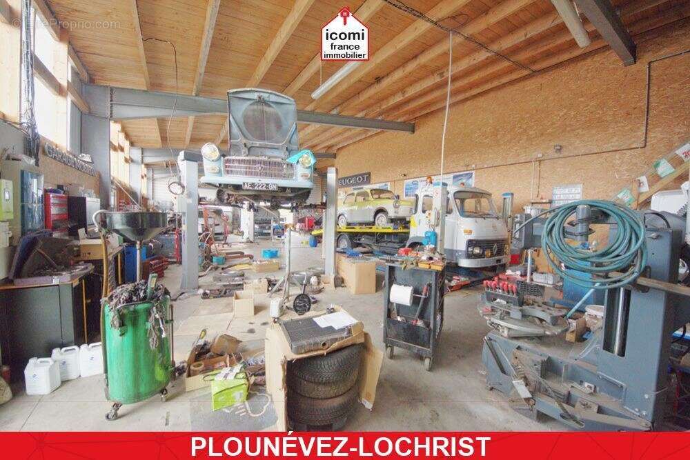 Commerce à PLOUNEVEZ-LOCHRIST