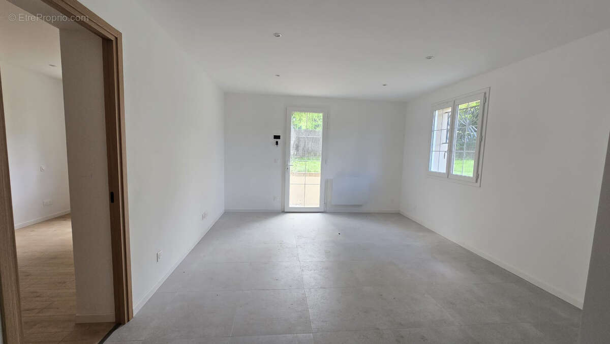Appartement à LIMOURS