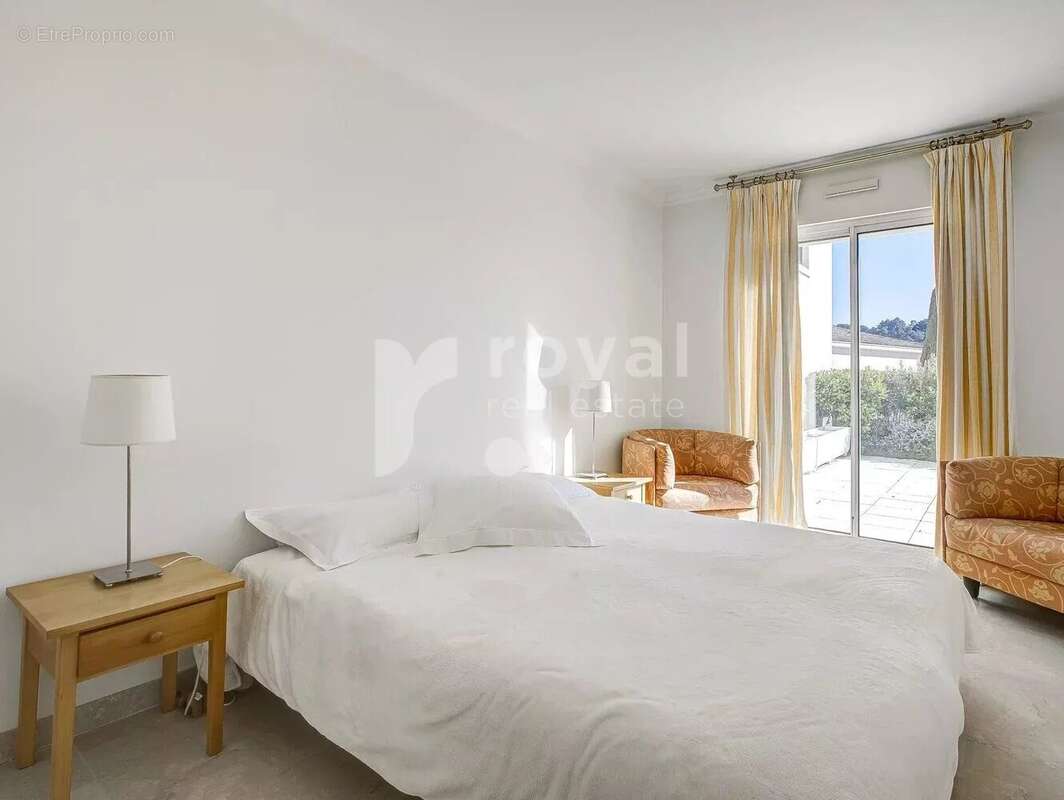 Appartement à MOUGINS