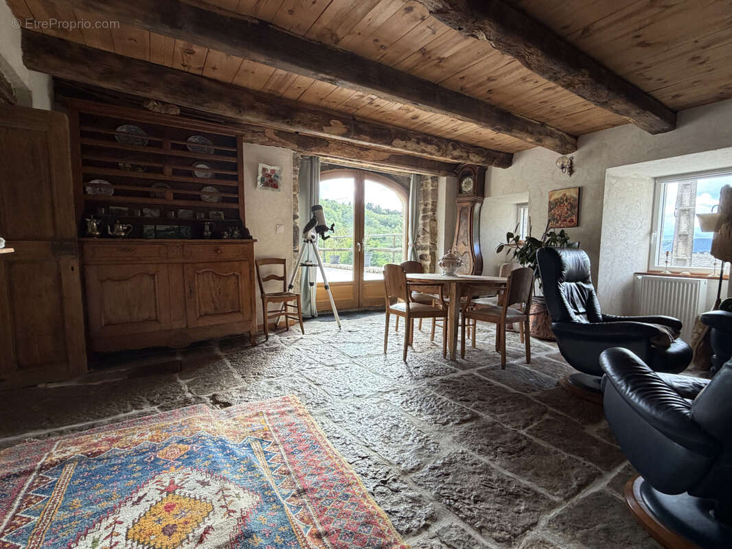 Maison à LANUEJOLS