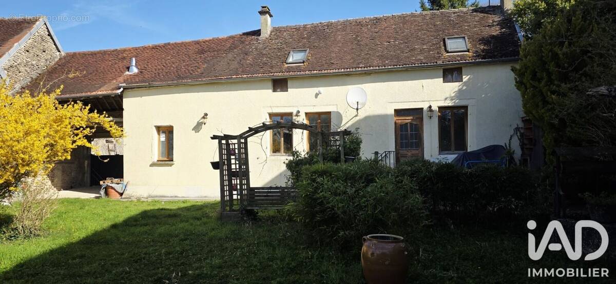 Photo 1 - Maison à QUINCEROT