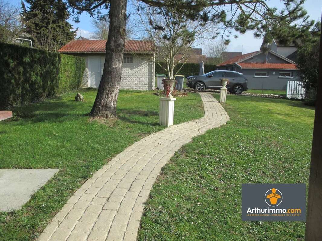 Maison à NEUFCHATEL-SUR-AISNE