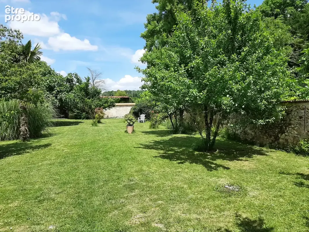 Charmante maison de village rénovée avec magnifique espace de vie extérieur et jardin clos - photo 17