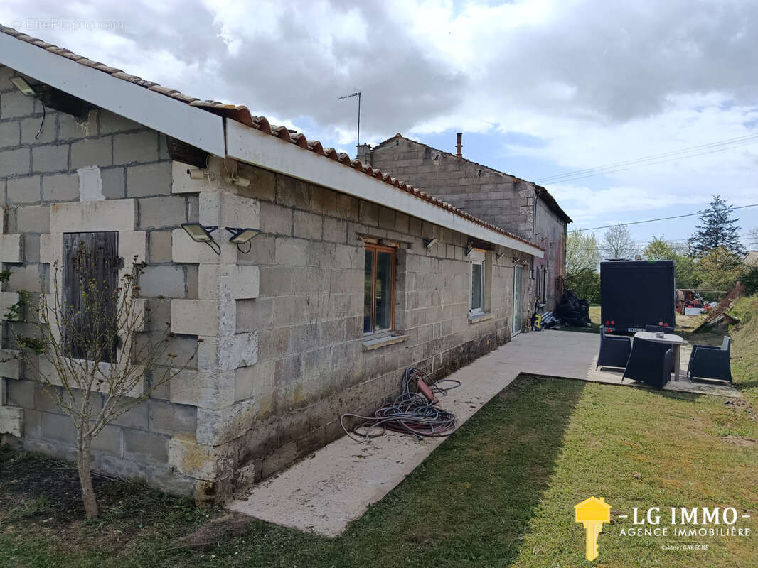 Maison rénovée avec dépendances au calme - photo 19