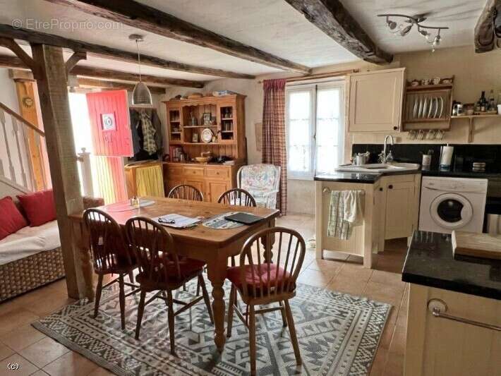 Jolie Maison de 3 Chambres avec Une Cour - photo 7