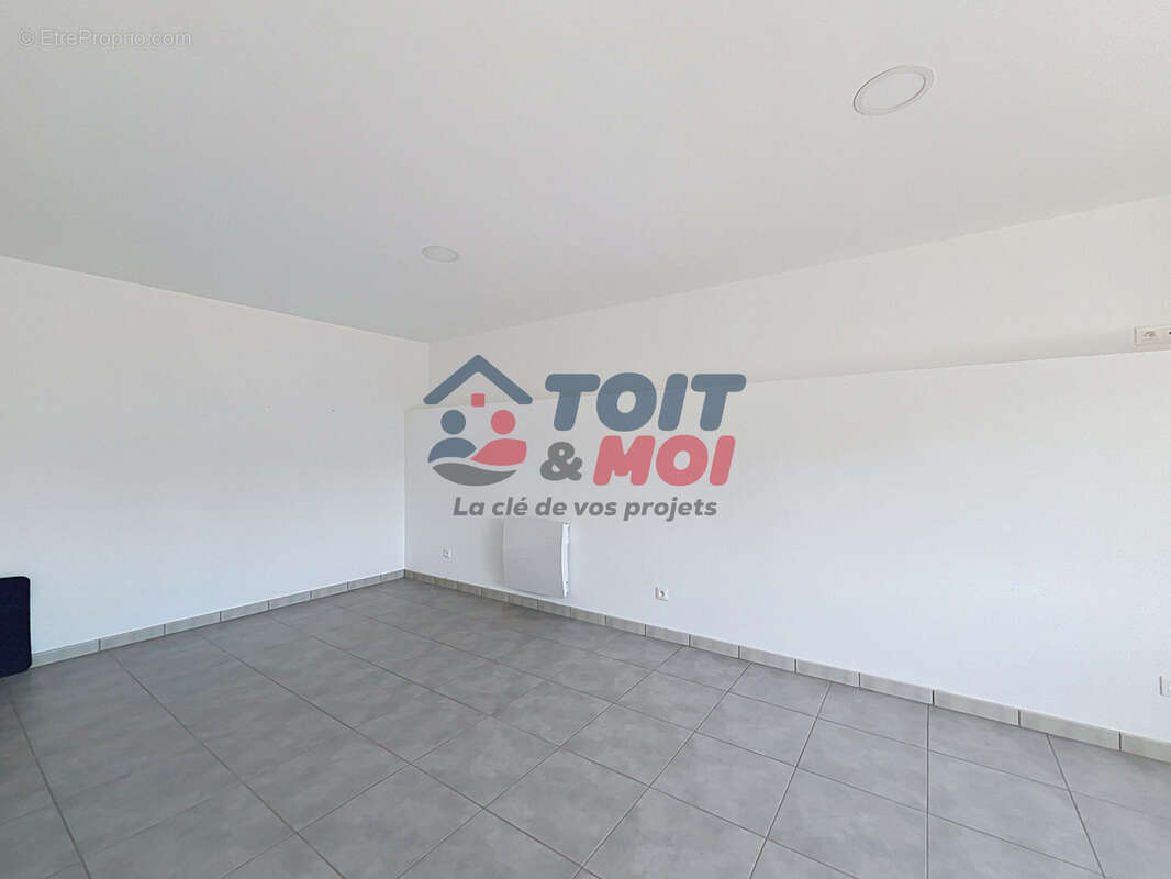 Grande maison familiale, studio indépendant et combles aménageables. - photo 15