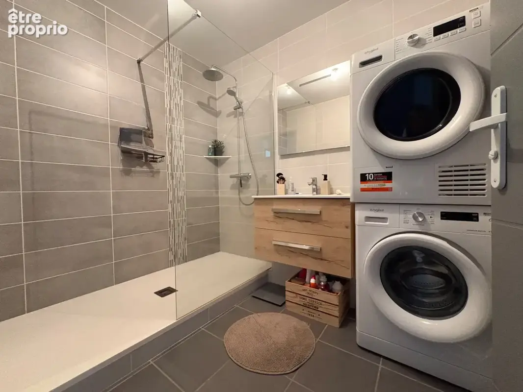 A feurs (42). appartement  t3  relooké  avec  place de parking ,  quartier calme - photo 7