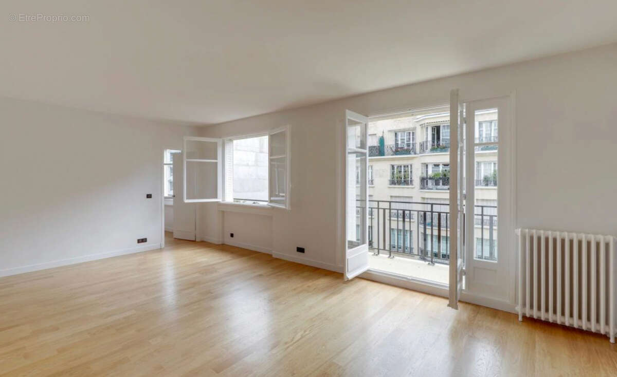 Appartement à PARIS-16E