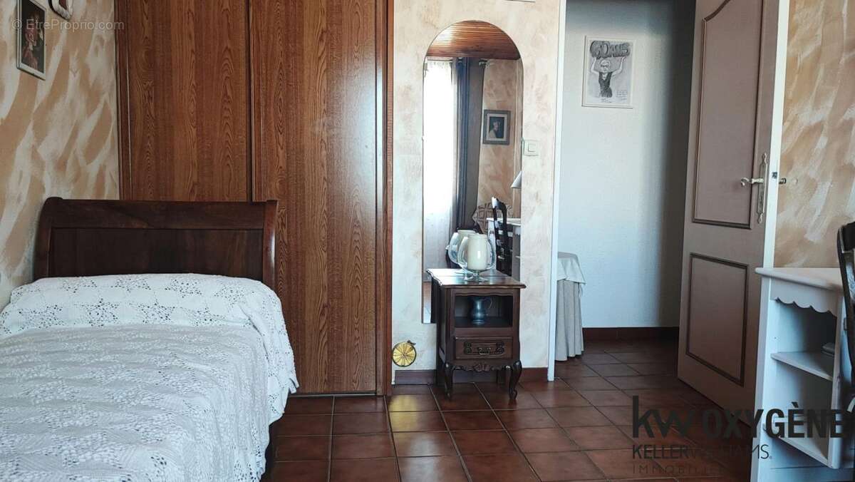 Maison à SAINT-LAURENT-DE-LA-SALANQUE