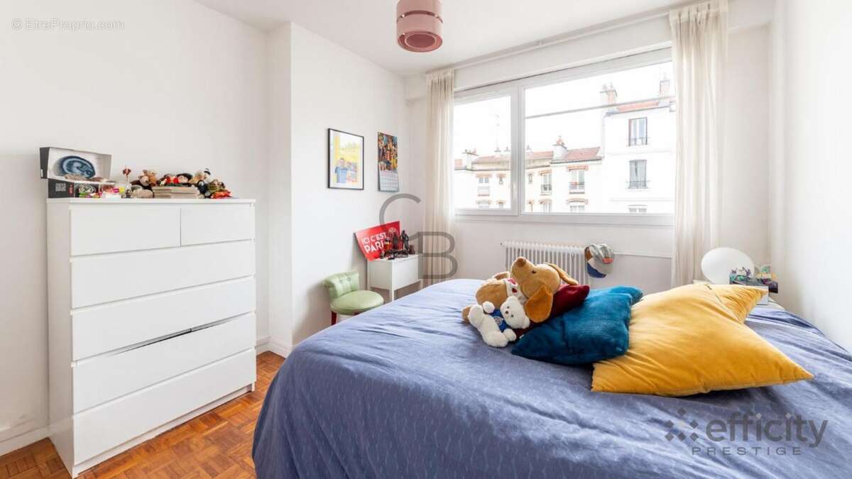Appartement à COURBEVOIE