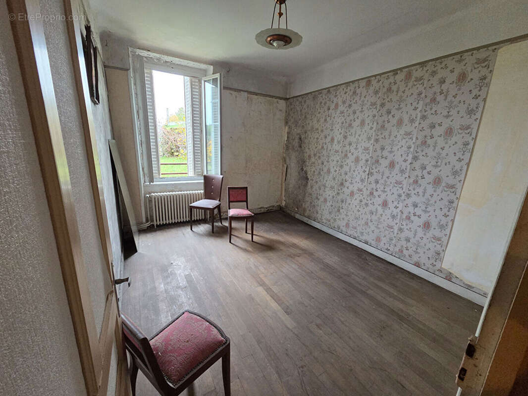 n°1 - Maison à BUGEAT