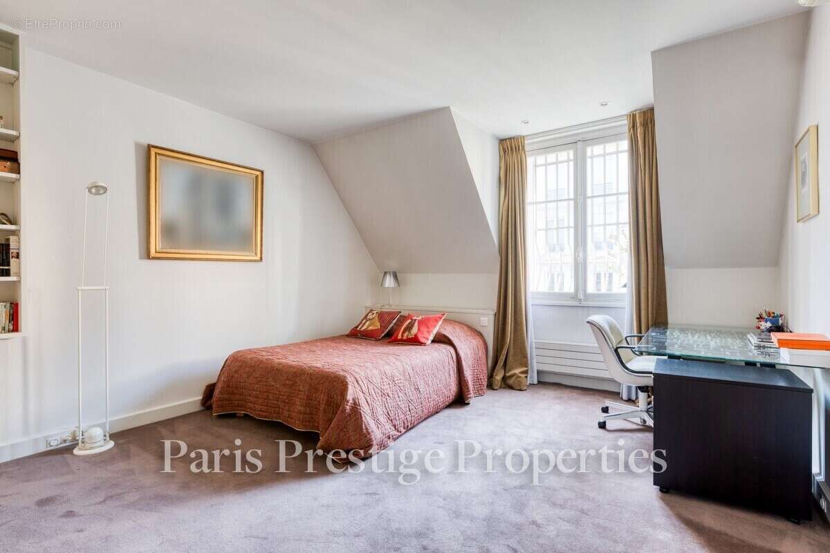 Maison à NEUILLY-SUR-SEINE