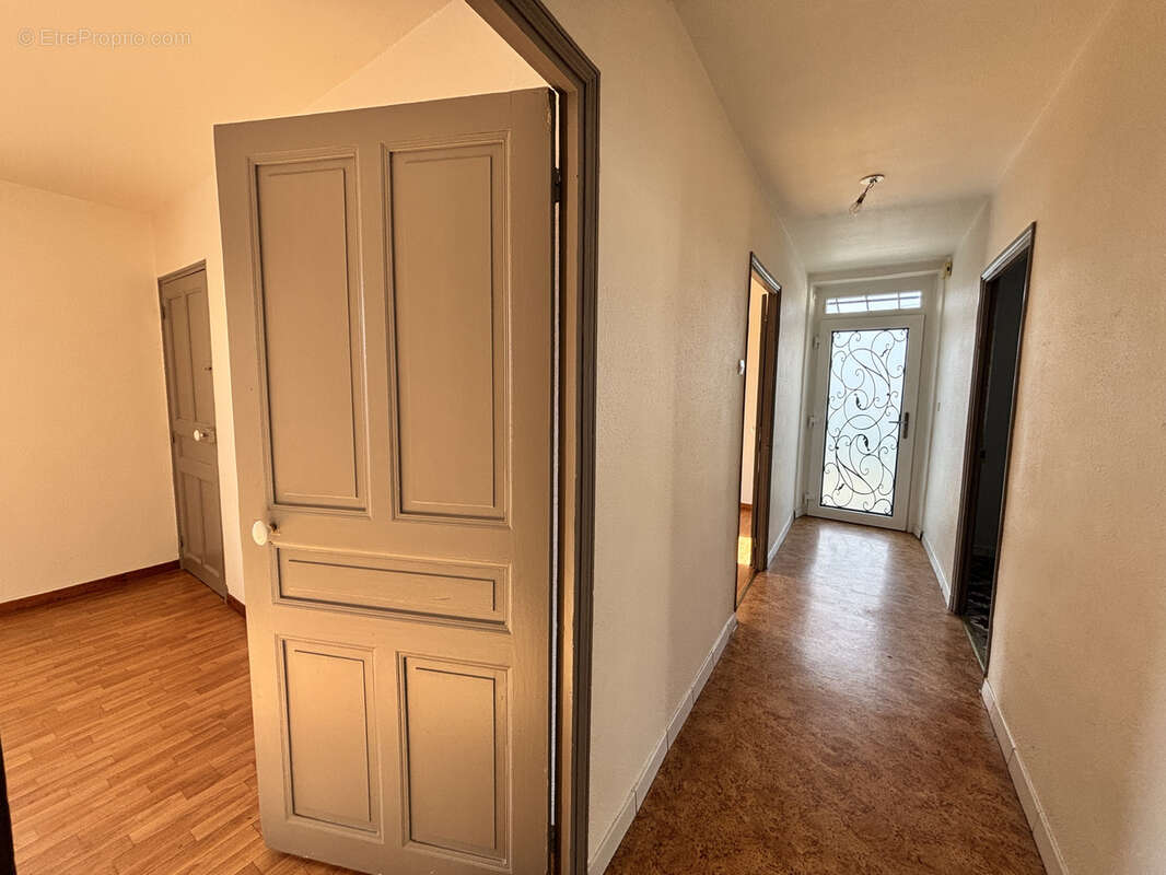 Appartement à ESPINASSES