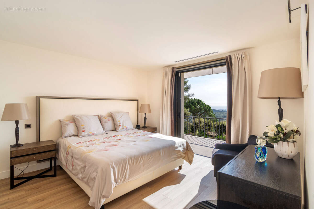 Maison à TOURRETTES-SUR-LOUP