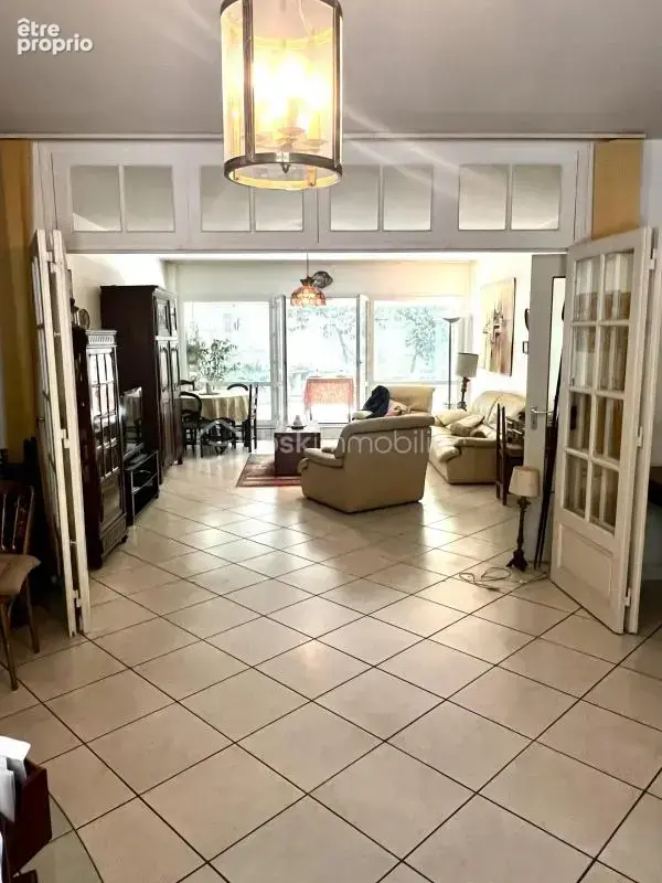 Exceptionnel - Rare - Appartement 109 m² env avec jardin privatif de 137 m² environ - photo 3