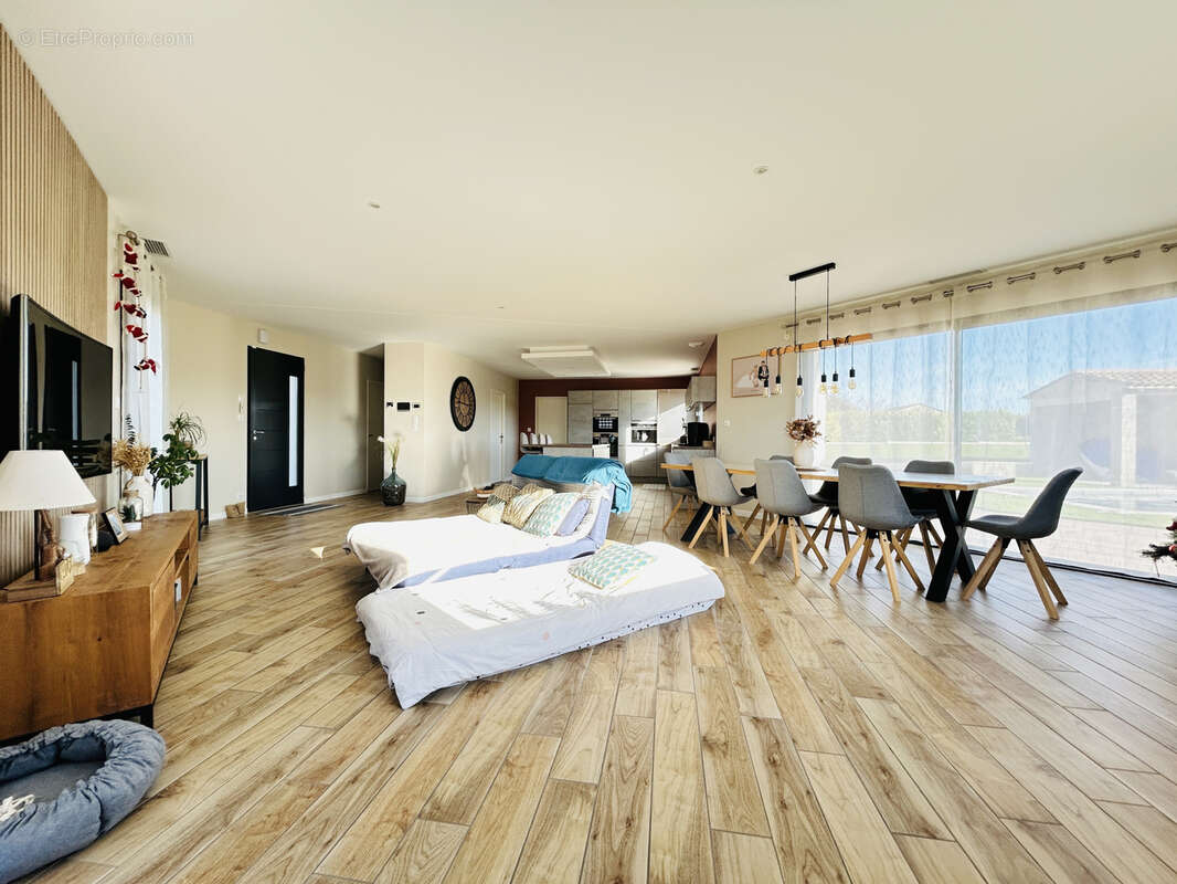 Maison à JARNAC-CHAMPAGNE