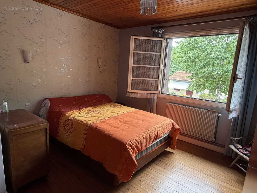 Maison familiale de 145 m2   4 chambres, véranda et double garage, proche de toutes les commodité - photo 8