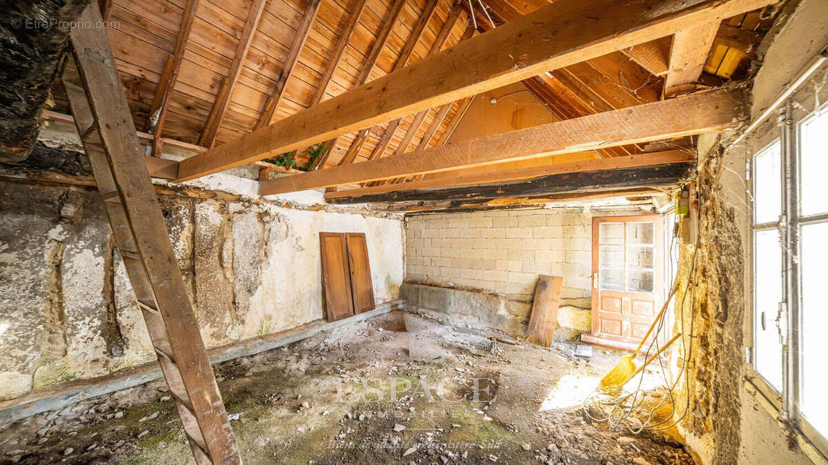 Trégunc - Authentique maison en pierres debout à réinventer à deux pas du littoral - photo 6