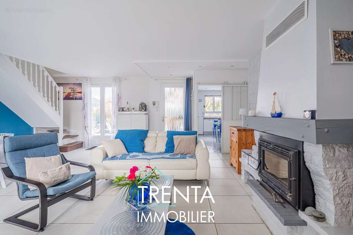 Maison à SAINT-ETIENNE-DE-CROSSEY