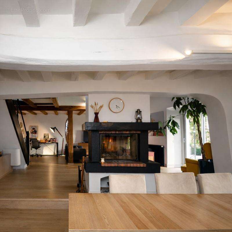 Maison de 220 m2   6 pieces - 4 chambres   dépendance   terr - photo 6