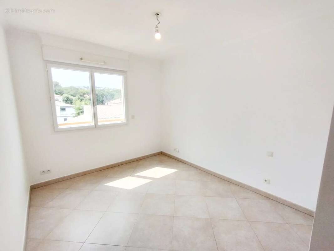 Beau f3 vue mer- centre st-aygulf + gge - photo 14