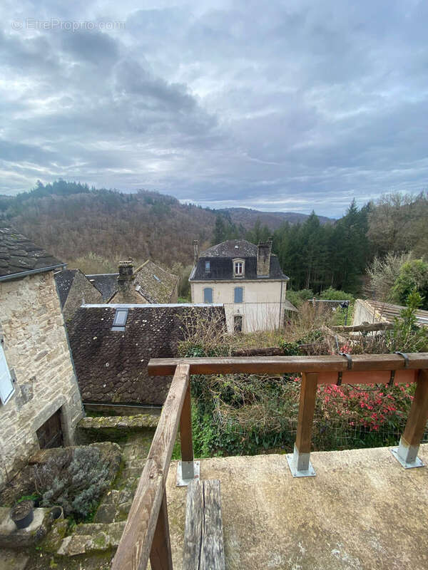 Maison à LA ROCHE-CANILLAC