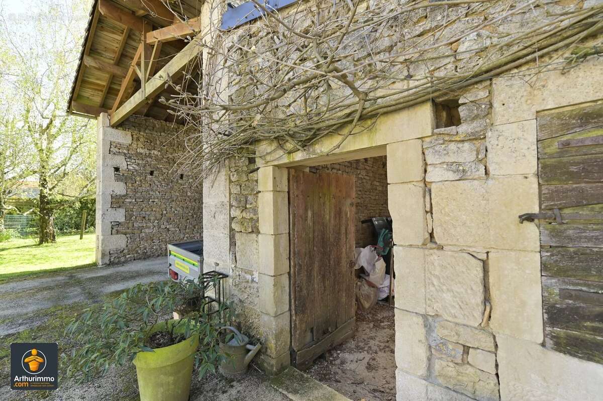 Maison à SAINTE-NEOMAYE