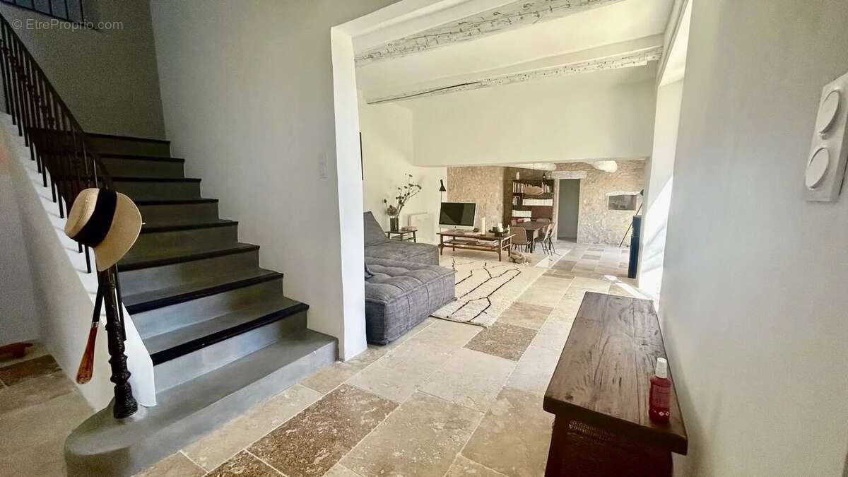 Maison à SAINT-SATURNIN-LES-APT