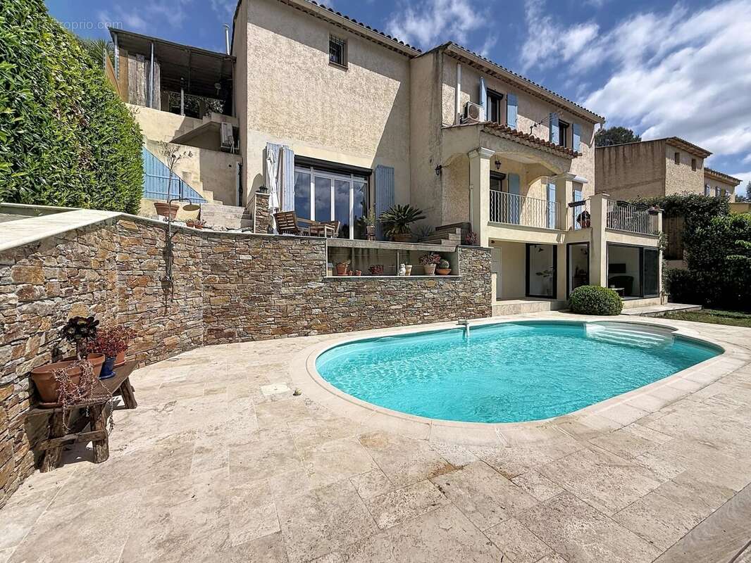 Maison à TOURRETTE-LEVENS