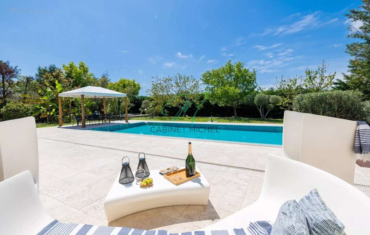 Maison à ROQUEFORT-LES-PINS