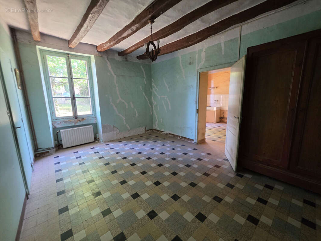 Maison à NEONS-SUR-CREUSE