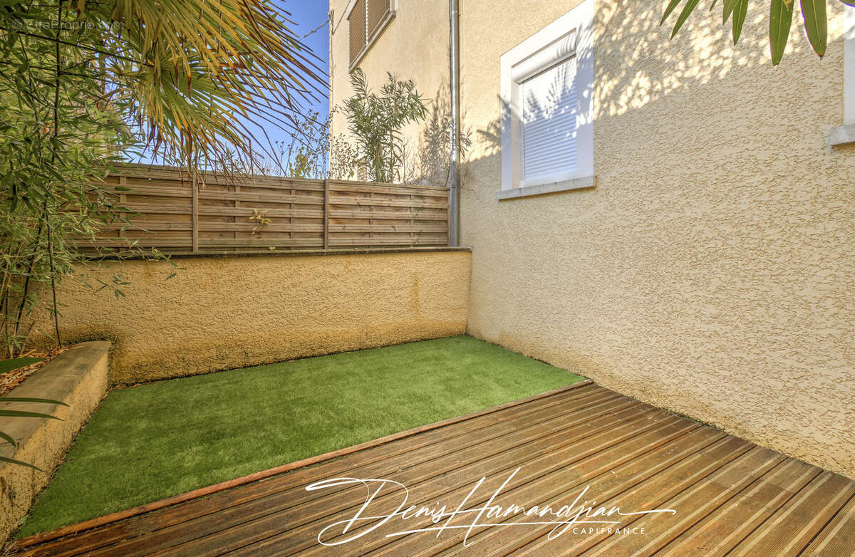 Maison à vendre 5 pièces - 4 Chambres - 122 m2 - FONTAINES SAINT MARTIN (69270) - photo 11
