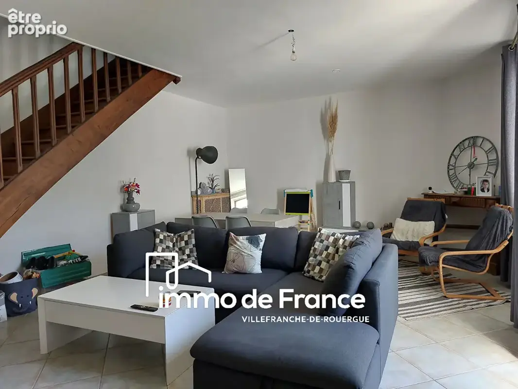 Maison de ville 108.25m² - Centre-ville, garage, terrasse et cour - photo 2