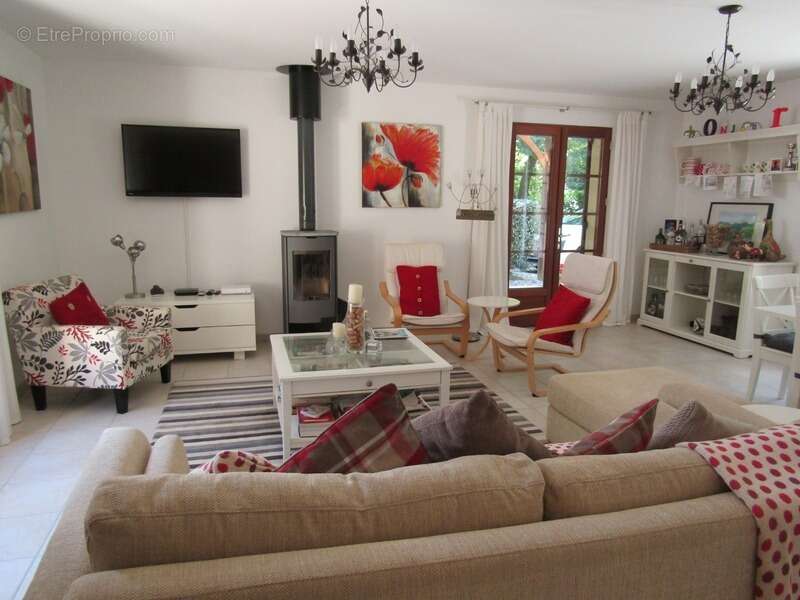 Maison à SAINT-LEON-SUR-VEZERE