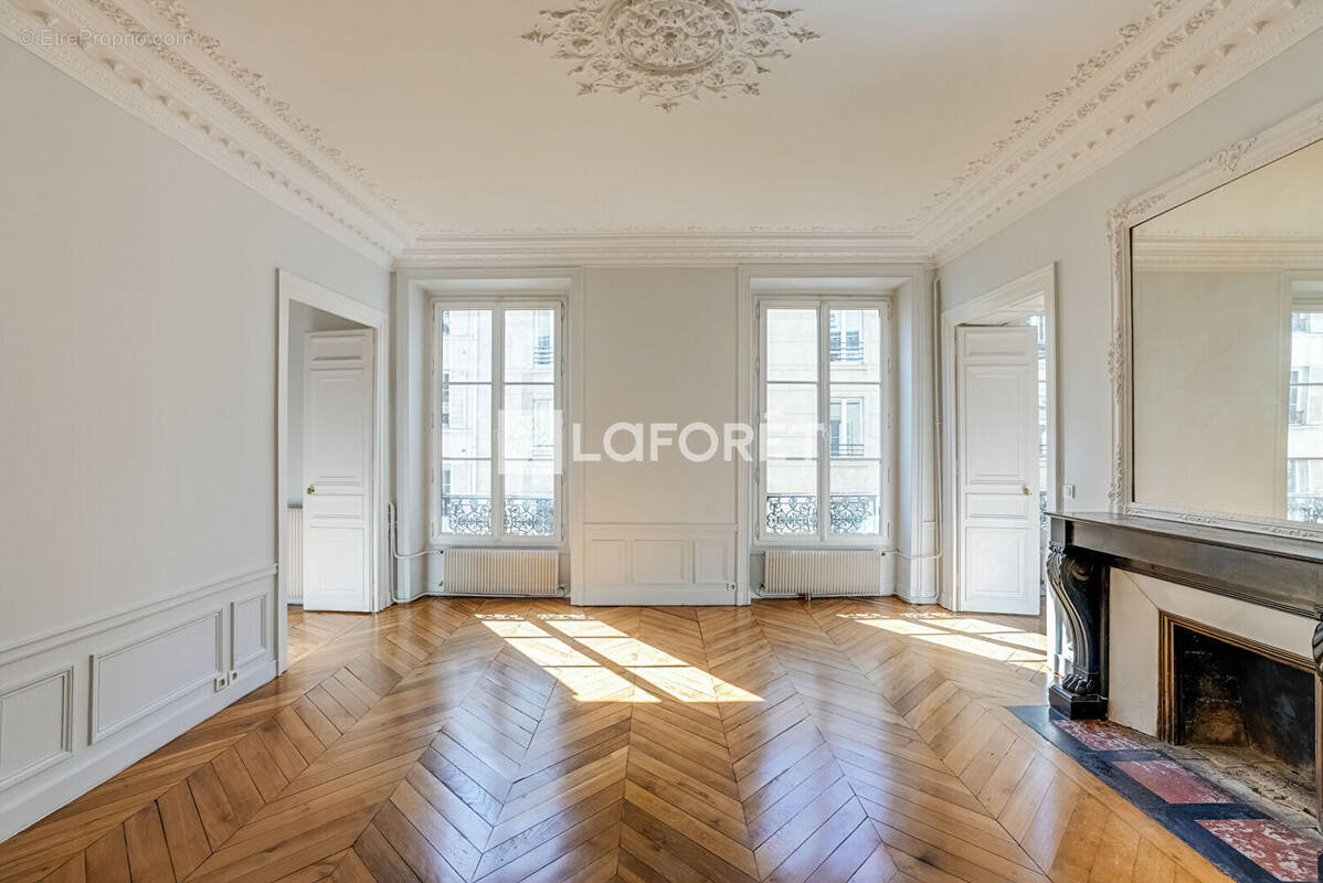 Appartement à PARIS-9E