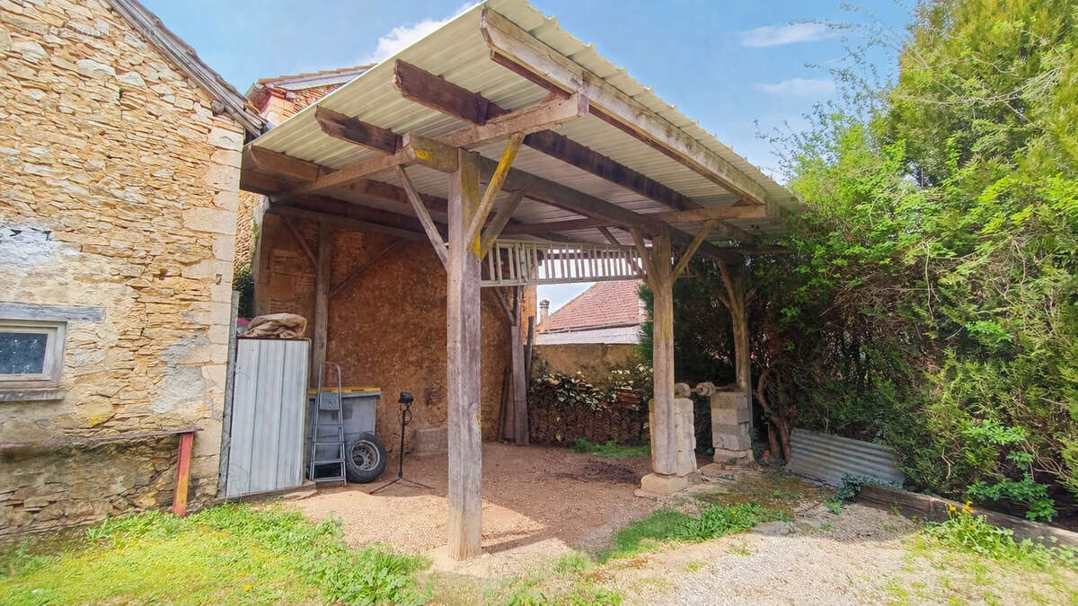 Maison à SAVIGNAC-LES-EGLISES