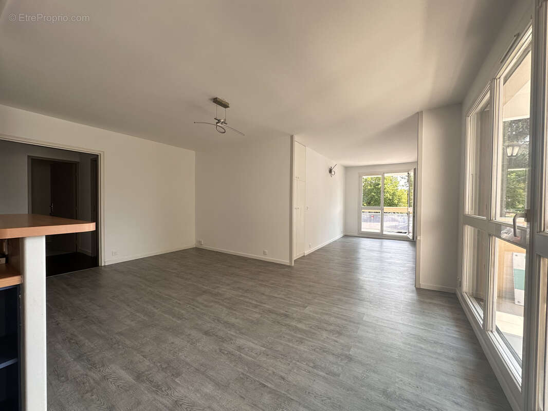 Appartement F4 lumineux   Résidence 'LE BOIS DE VAIRES'   Centre-ville - photo 2