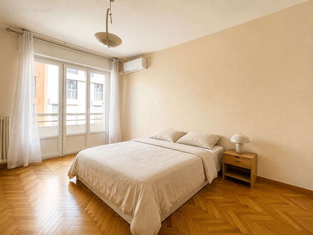 Appartement à MARSEILLE-5E