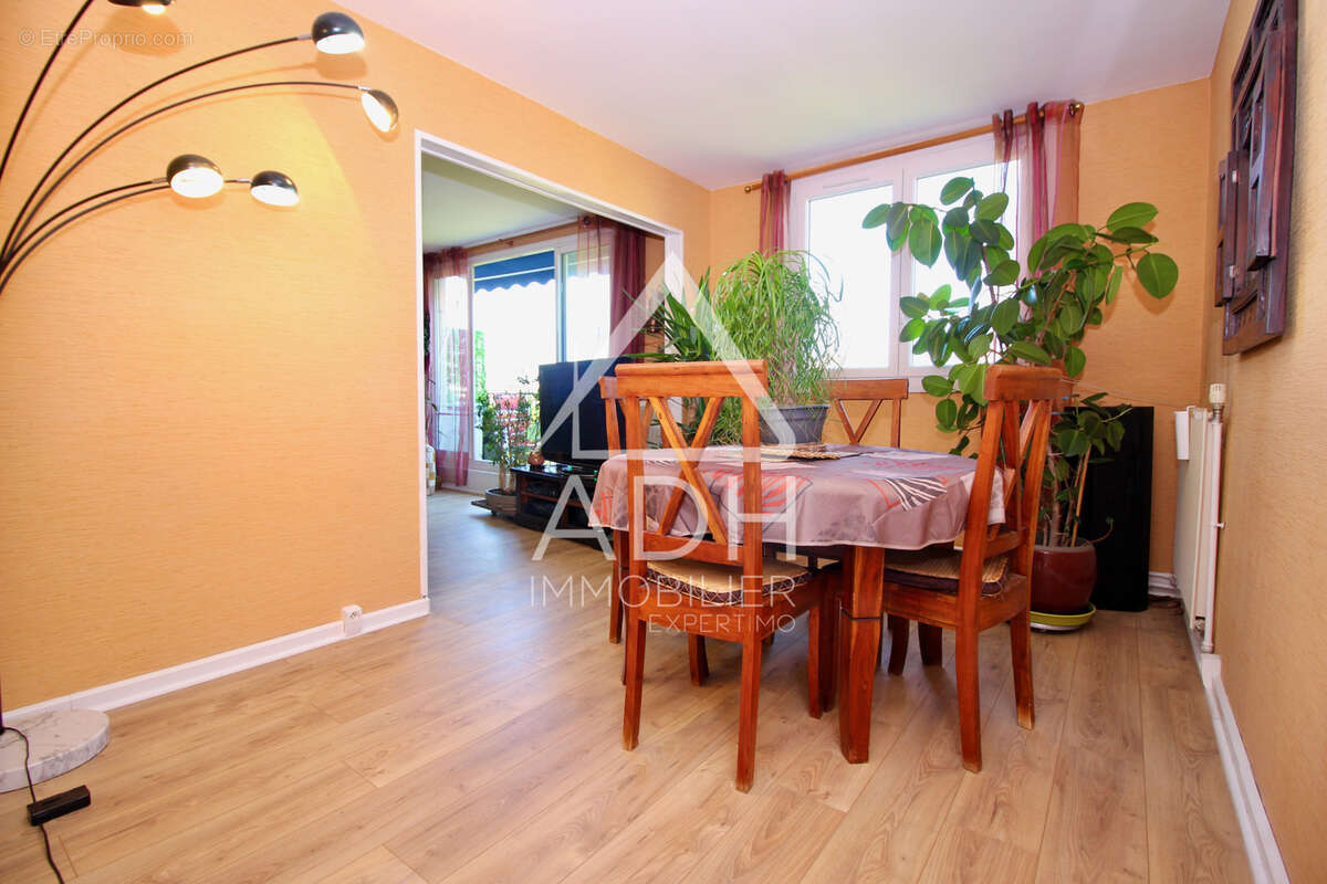 Appartement à NEAUPHLE-LE-CHATEAU