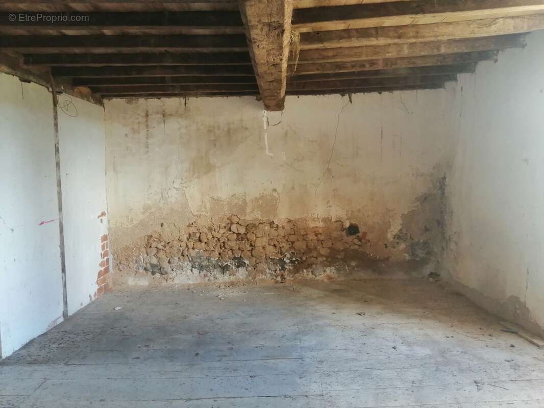 Appartement à MONTIGNAC-LE-COQ